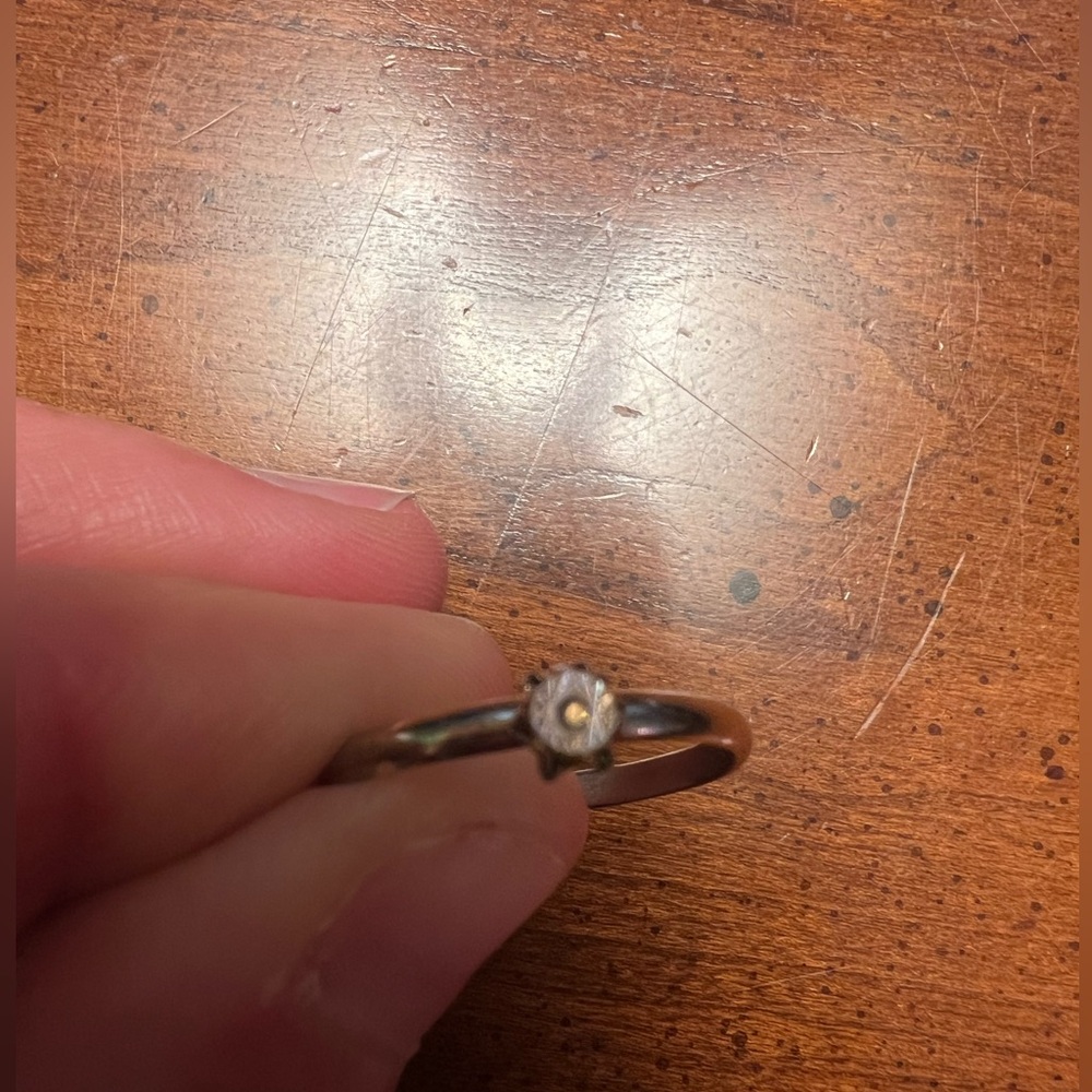 Womens Silver Tone Faux Diamond Solitaire Metal Ring Size 7.5 Sparkly Minimalist